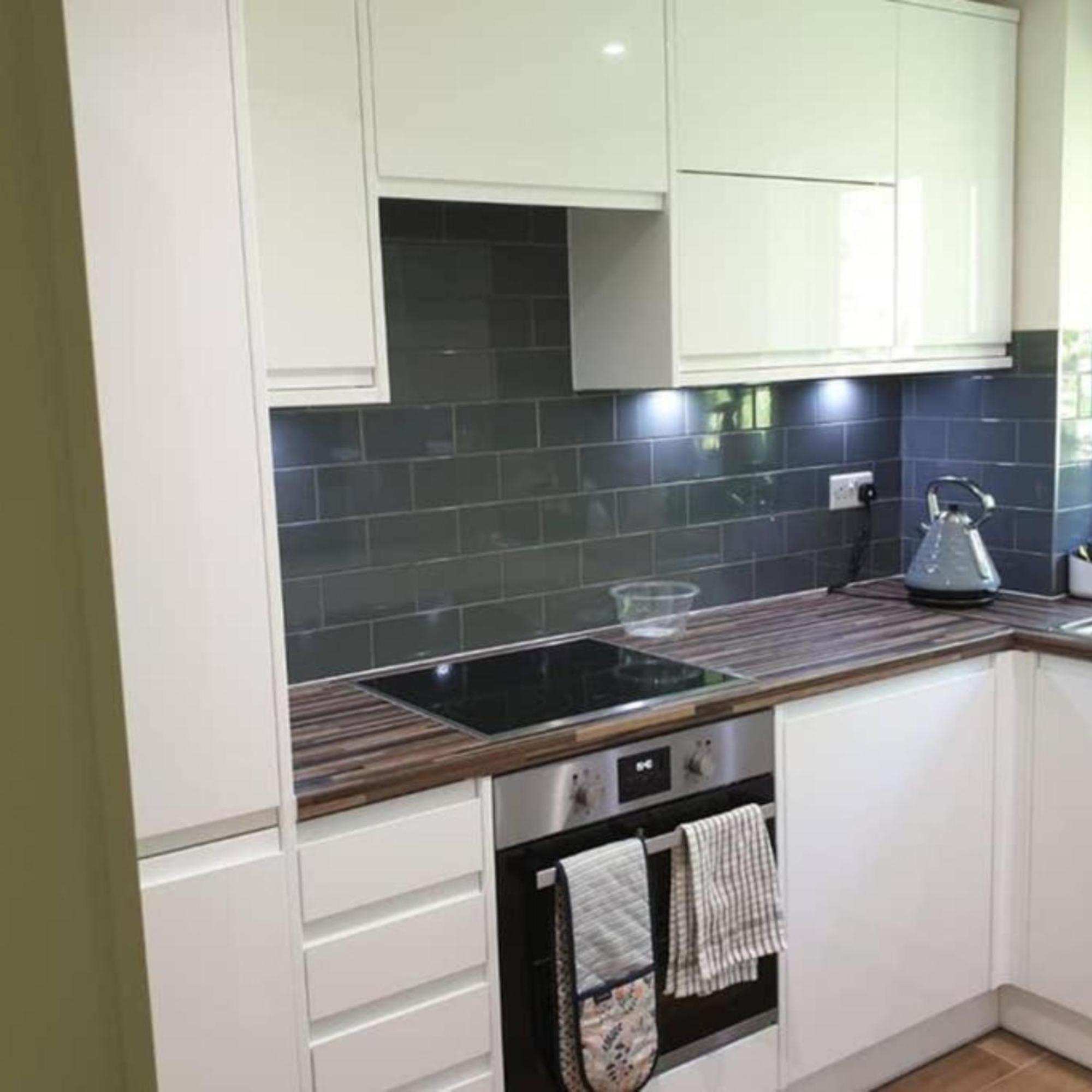 2-Bed Sleeps 4 Comfy For Contractors With Free Parking In Crawley Near Gatwick Manor Royal Refurbishedアパートメント エクステリア 写真