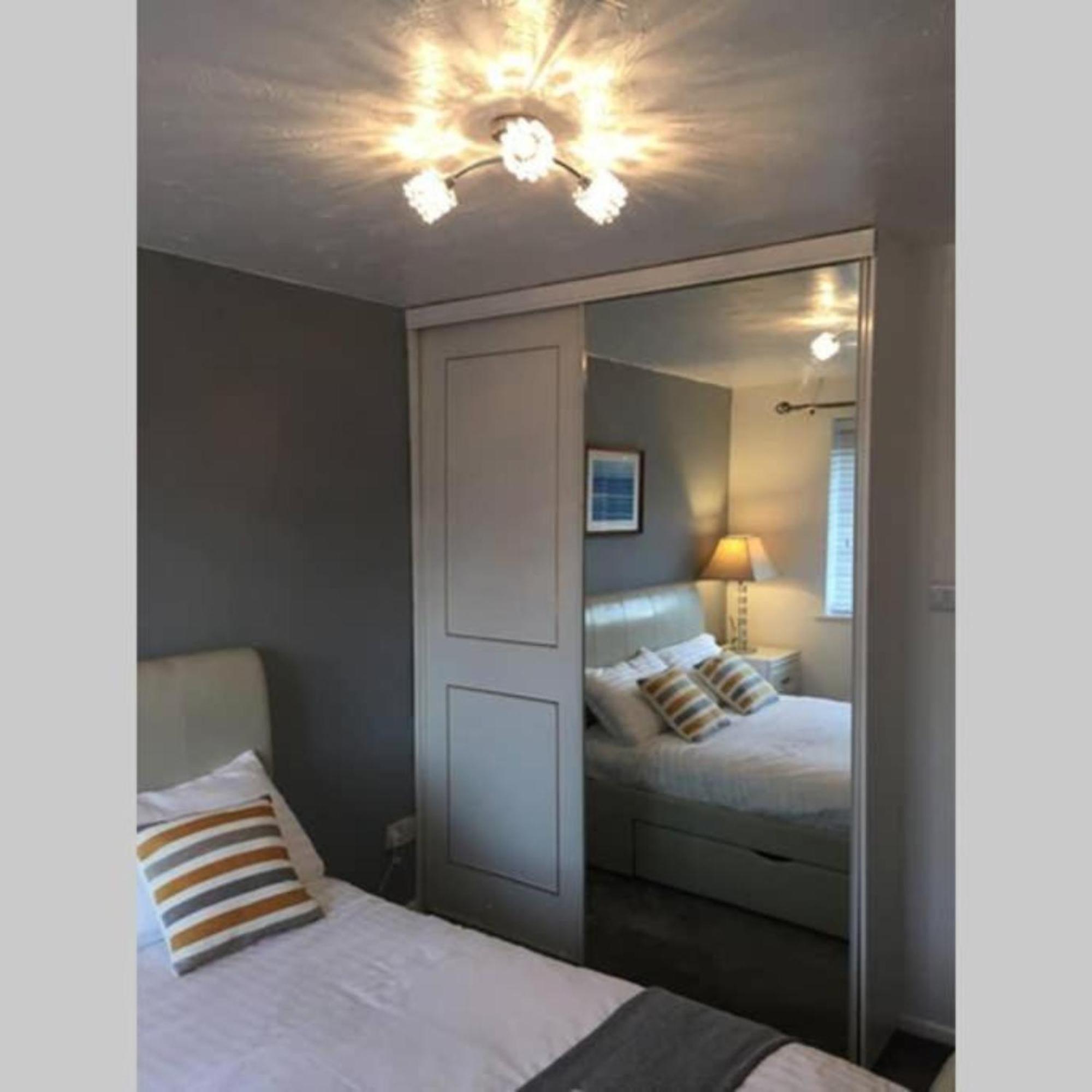 2-Bed Sleeps 4 Comfy For Contractors With Free Parking In Crawley Near Gatwick Manor Royal Refurbishedアパートメント エクステリア 写真